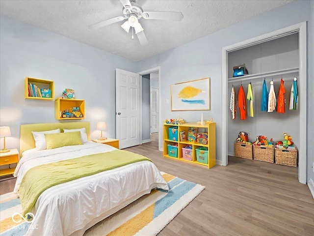 7422 E 33rd St, Indianapolis, IN 46226 - bedroom with a closet, wood finished floors, a textured ceiling, and ceiling fan