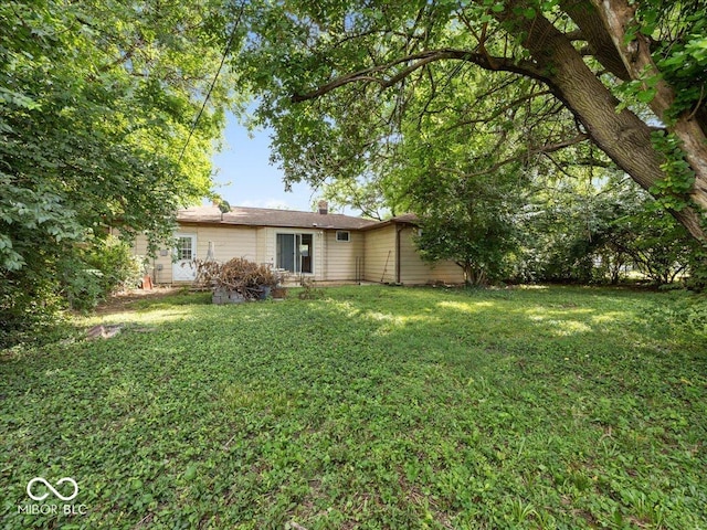 7422 E 33rd St, Indianapolis, IN 46226 - view of green lawn