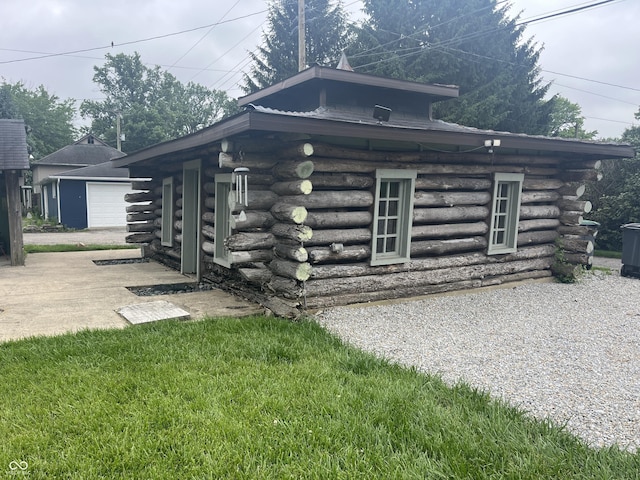 1131 N Main St, Rushville, IN 46173 - view of side of home with log siding