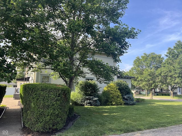 1131 N Main St, Rushville, IN 46173 - view of green lawn