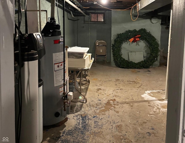 1131 N Main St, Rushville, IN 46173 - unfinished below grade area with gas water heater