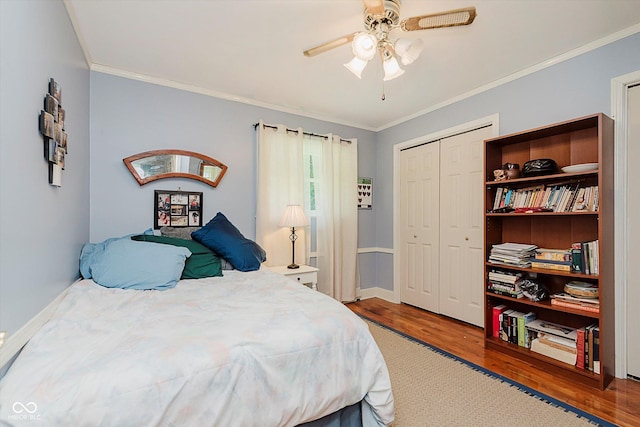 4218 E 18th St, Indianapolis, IN 46218 - bedroom featuring wood finished floors, crown molding, a closet, and a ceiling fan