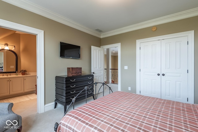 4636 S Hawks Way, Bloomington, IN 47401 - bedroom featuring crown molding, a closet, light colored carpet, and ensuite bathroom