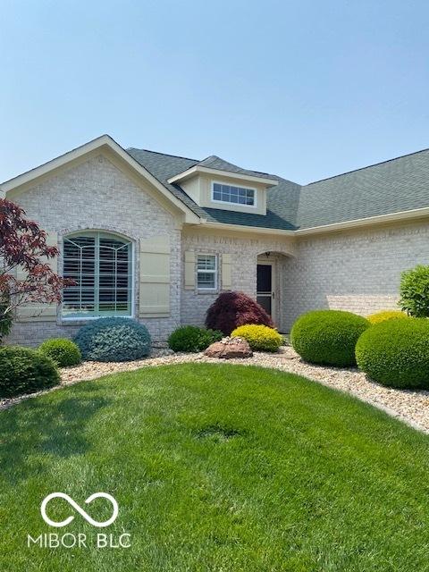 3354 Nottinghill Dr, Plainfield, IN 46168 - view of front of home featuring brick siding and a front yard