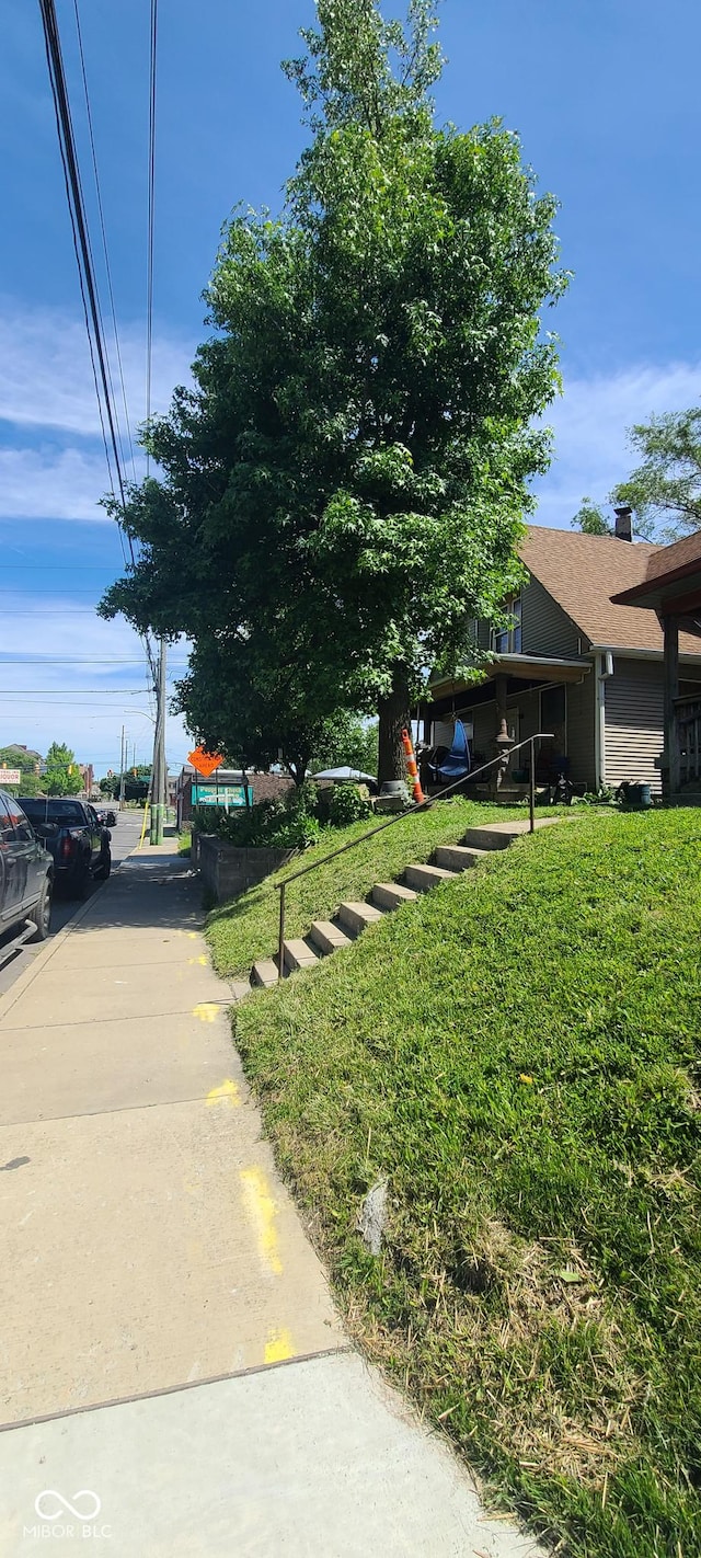 435 N Rural St NE, Indianapolis, IN 46201 - view of green lawn