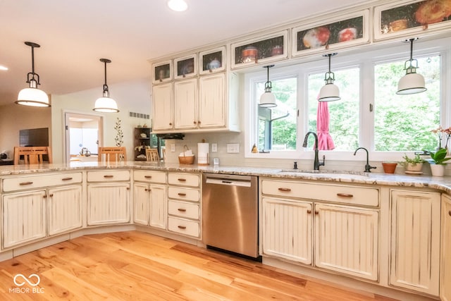 2608 S Trotters Run, Bloomington, IN 47401 - kitchen featuring stainless steel dishwasher, a peninsula, light wood finished floors, and cream cabinets