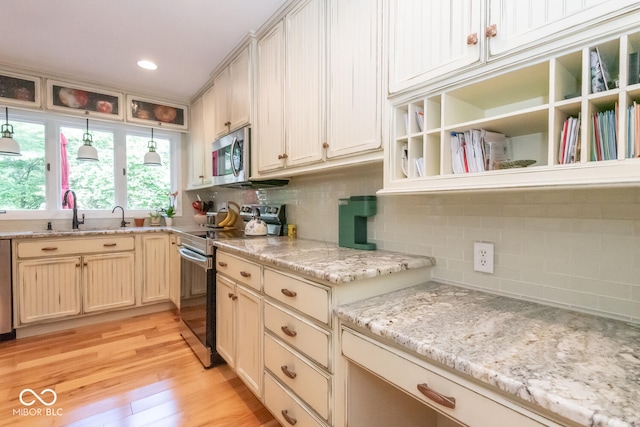 2608 S Trotters Run, Bloomington, IN 47401 - kitchen featuring stainless steel appliances, backsplash, light wood-style flooring, light stone countertops, and recessed lighting