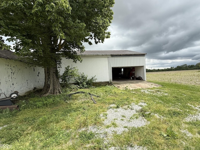 2607 N Henderson Rd, Rushville, IN 46173 - garage with driveway