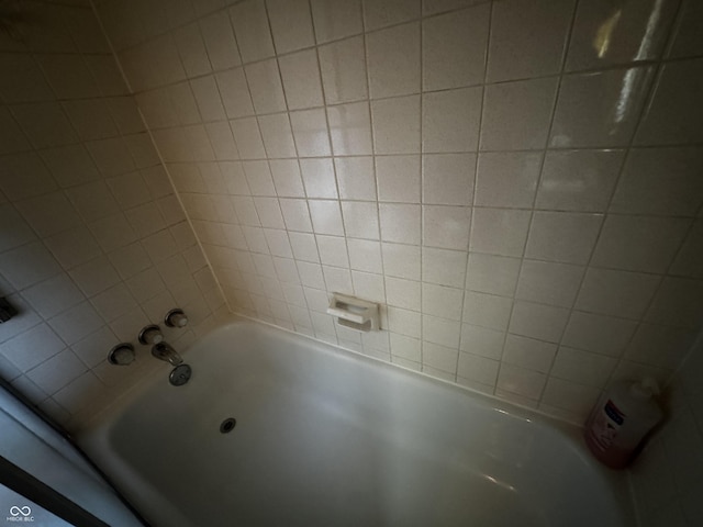 8664 S Nash Dr, Nineveh, IN 46164 - full bath featuring  shower combination
