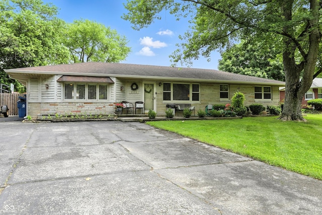 7113 Chandler Dr, Indianapolis, IN 46217 - ranch-style home with a front lawn