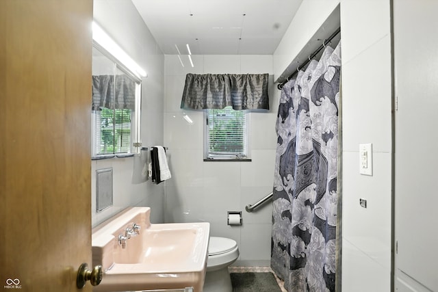 4340 Ashbourne Ln, Indianapolis, IN 46226 - full bathroom with healthy amount of natural light, vanity, and a shower with curtain