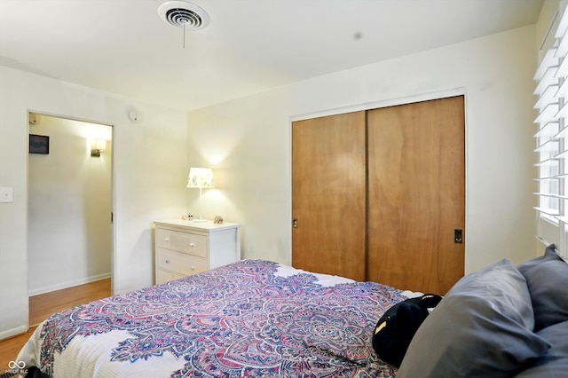 4340 Ashbourne Ln, Indianapolis, IN 46226 - bedroom featuring wood finished floors and a closet