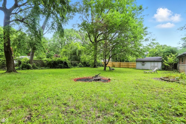 4340 Ashbourne Ln, Indianapolis, IN 46226 - view of yard featuring an outbuilding