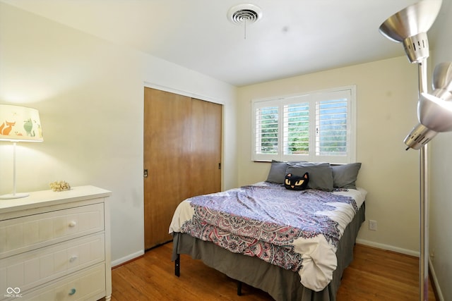 4340 Ashbourne Ln, Indianapolis, IN 46226 - bedroom featuring wood finished floors and a closet