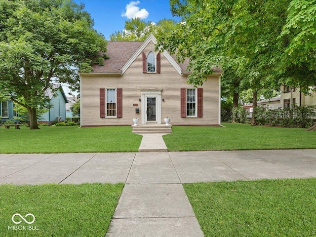 228 W Washington St, Shelbyville, IN 46176 - view of front facade featuring a front lawn