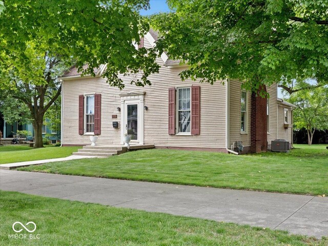 228 W Washington St, Shelbyville, IN 46176 - view of front of home with a front yard