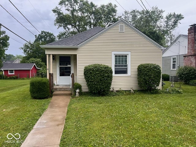 111 S Jefferson St, Brownsburg, IN 46112 - bungalow-style house with a front lawn and roof with shingles