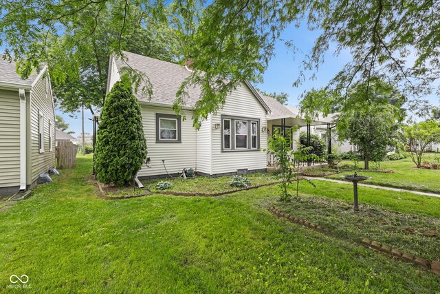1739 Caldwell Pl, Columbus, IN 47201 - view of side of property with a lawn and roof with shingles