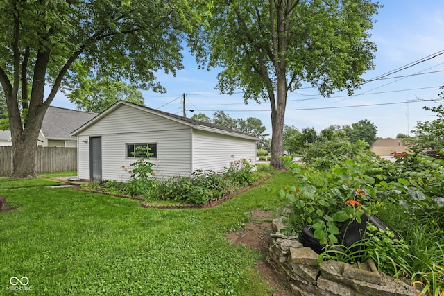 1739 Caldwell Pl, Columbus, IN 47201 - view of yard with an outbuilding