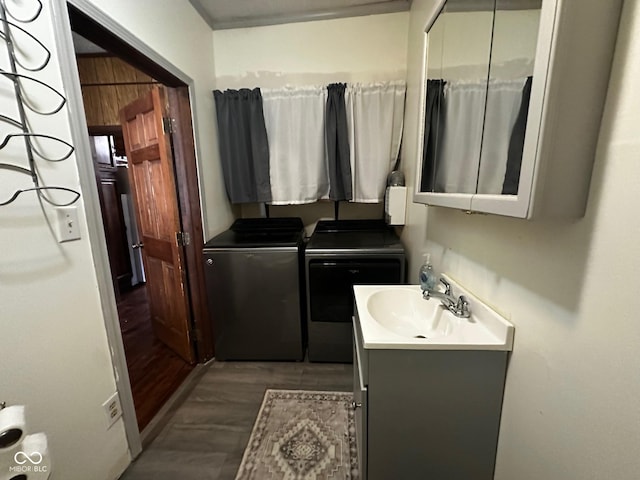 209 N Middle St, Spencer, IN 47460 - laundry room with washing machine and dryer