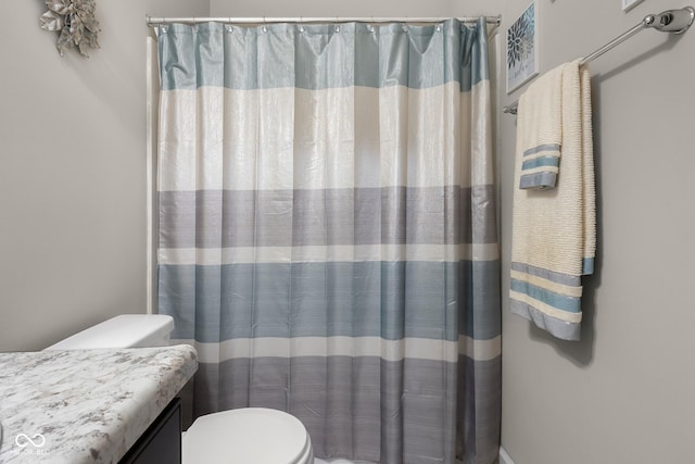 2421 Creek Bank Dr, Columbus, IN 47201 - bathroom featuring vanity and curtained shower