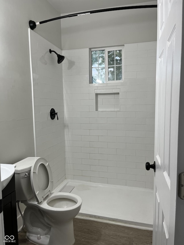 319 HST W 10th St, Anderson, IN 46016 - full bath with vanity and tiled shower