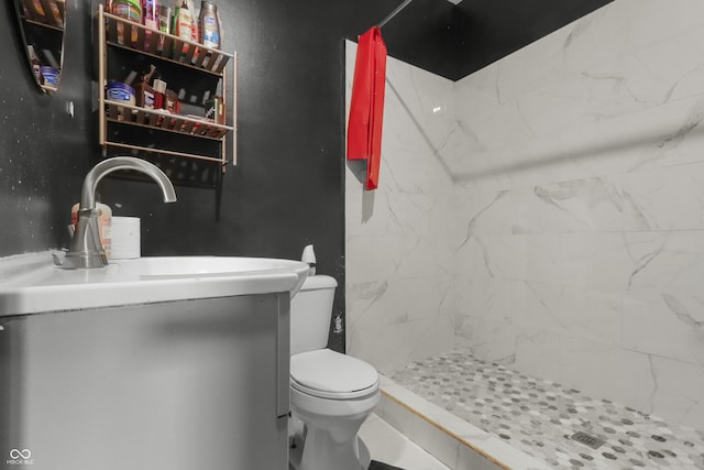 2610 Caroline Ave, Indianapolis, IN 46218 - full bath featuring a stall shower and vanity