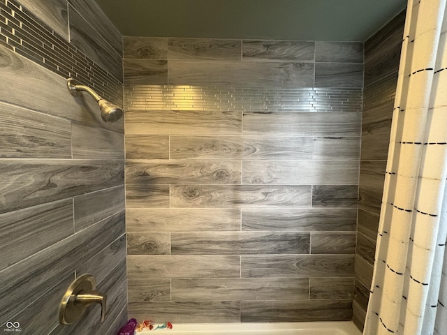 917 N Rural St, Indianapolis, IN 46201 - view of full bath