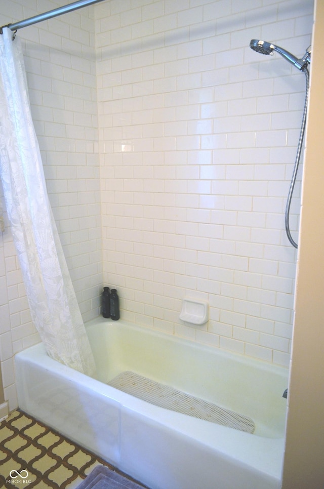 3115 E 400 S, Anderson, IN 46017 - bathroom featuring shower / tub combo with curtain
