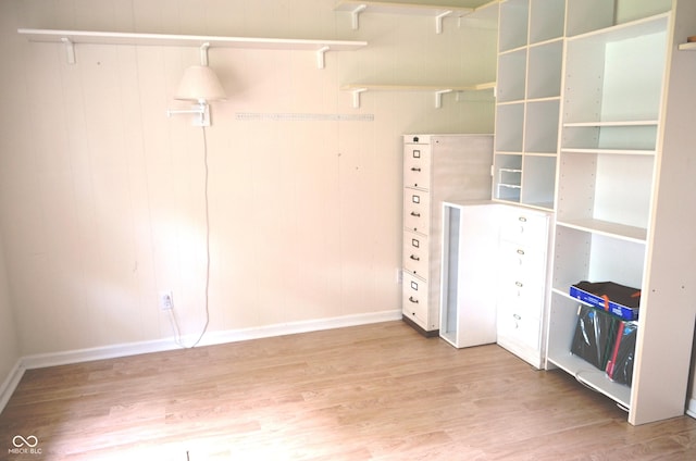 3115 E 400 S, Anderson, IN 46017 - spacious closet featuring light wood-style floors