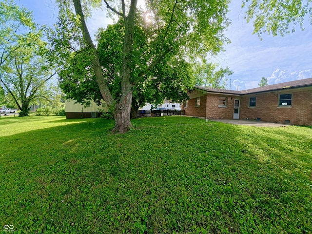 771 Doran Ave, Shelbyville, IN 46176 - view of yard featuring a patio