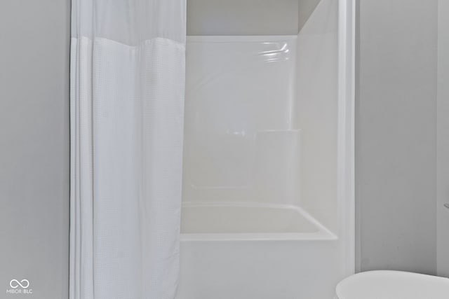 15546 Senita Ln, Fishers, IN 46037 - bathroom featuring shower / bath combination with curtain