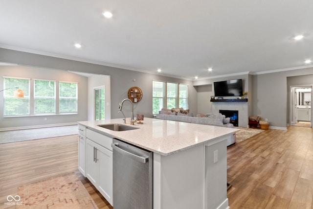 15546 Senita Ln, Fishers, IN 46037 - kitchen with dishwasher, open floor plan, crown molding, a center island with sink, and a fireplace