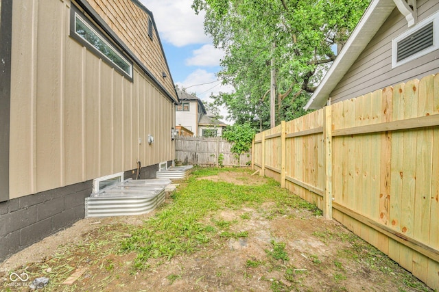 1555 N Dearborn St, Indianapolis, IN 46201 - view of yard