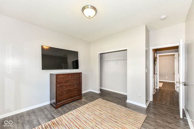 561 Farnham Dr, Westfield, IN 46074 - bedroom with wood finished floors and a closet