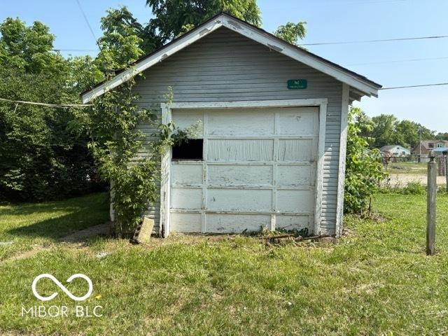 822 W 7th St, Muncie, IN 47302 - view of detached garage