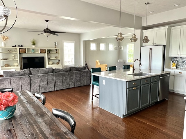 13895 Cloverfield Cir, Fishers, IN 46038 - kitchen featuring appliances with stainless steel finishes, a ceiling fan, a breakfast bar, and open floor plan