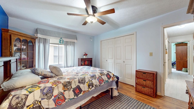 1067 Acadia Ct, Indianapolis, IN 46217 - bedroom with light wood-style floors, a closet, and ceiling fan