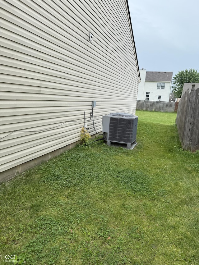 8113 Maple Stream Ln, Indianapolis, IN 46217 - view of yard