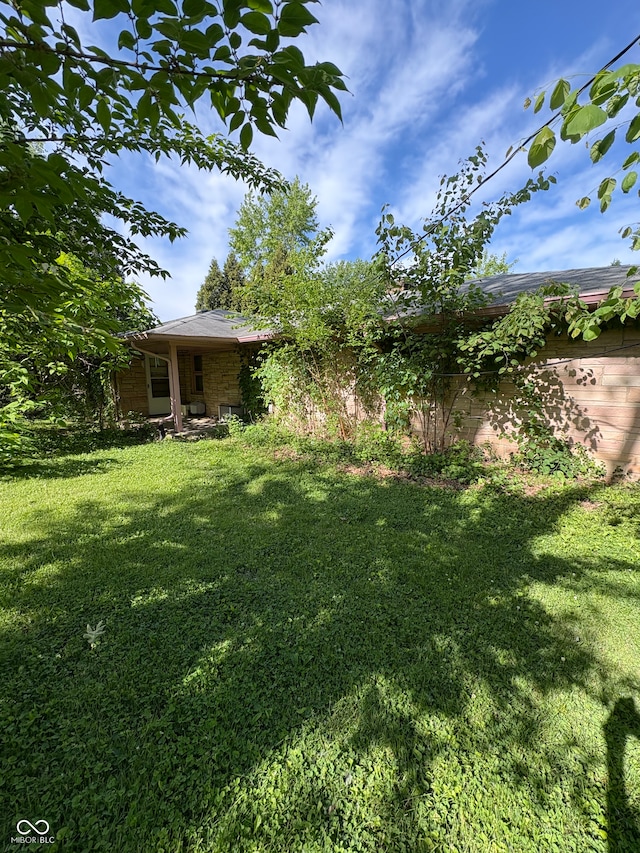 4609 Andover Rd, Indianapolis, IN 46226 - view of grassy yard