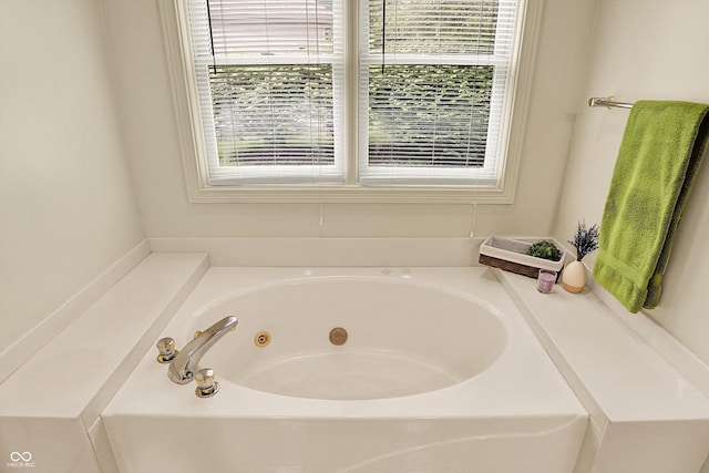 6050 Acorn Dr, Columbus, IN 47201 - full bathroom with a jetted tub