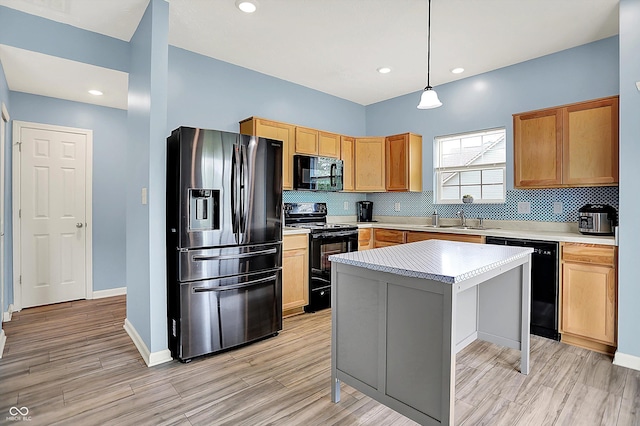 1571 N Creekwater Pass, Greenfield, IN 46140 - kitchen featuring black appliances, light countertops, backsplash, light wood-style floors, and recessed lighting