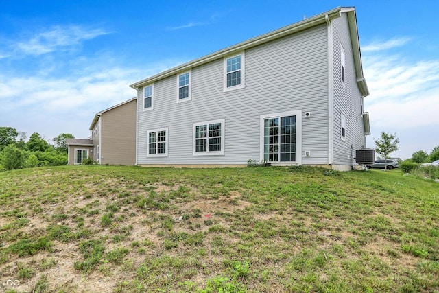 1571 N Creekwater Pass, Greenfield, IN 46140 - back of house featuring a yard