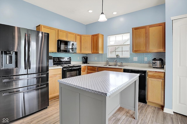 1571 N Creekwater Pass, Greenfield, IN 46140 - kitchen featuring black appliances, light countertops, tasteful backsplash, light wood-style floors, and recessed lighting
