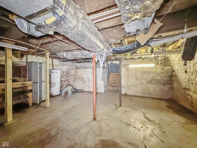 1011 W 7th St, Anderson, IN 46016 - unfinished below grade area featuring water heater