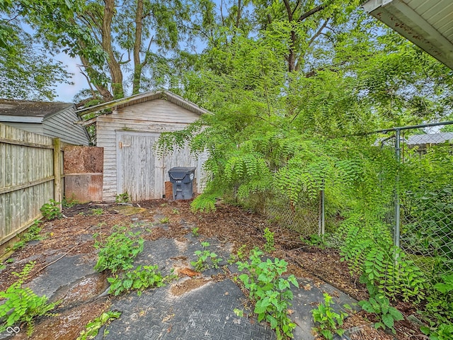 1011 W 7th St, Anderson, IN 46016 - view of yard with a storage unit