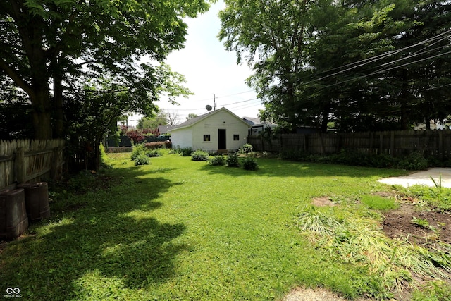611 E Wabash Ave, Crawfordsville, IN 47933 - view of yard