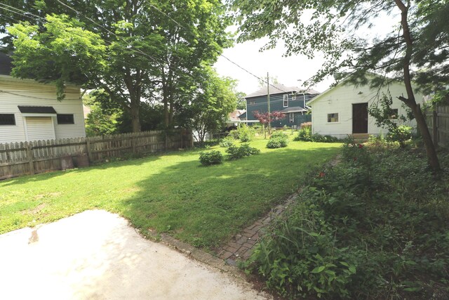611 E Wabash Ave, Crawfordsville, IN 47933 - view of fenced backyard
