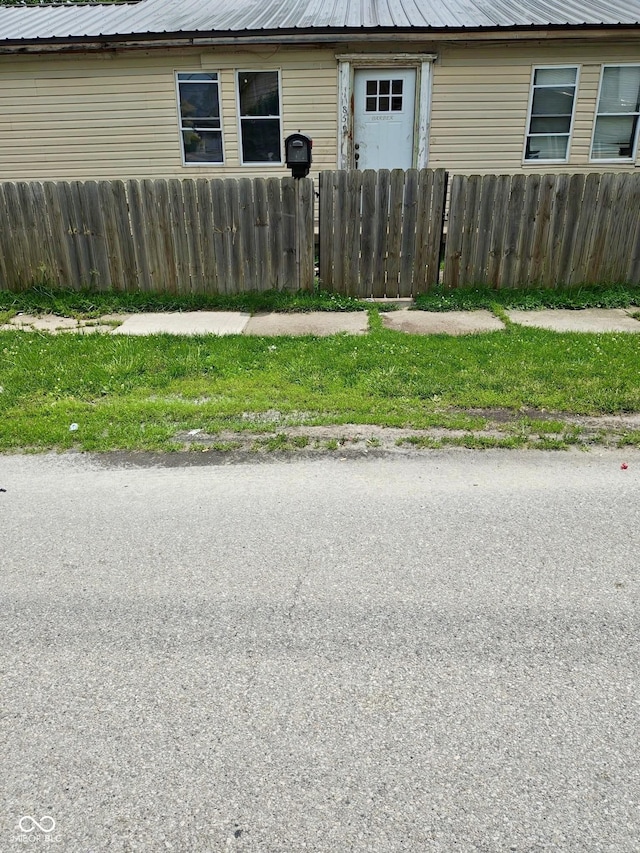 859 Myrtle Ave, Frankfort, IN 46041 - photo 1