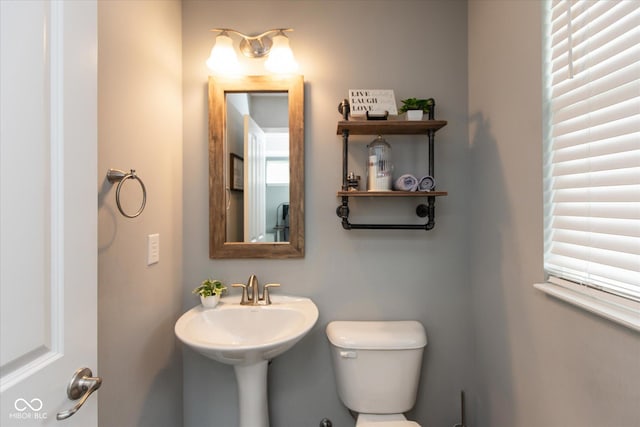 10334 Deercrest Ln, Indianapolis, IN 46239 - bathroom featuring toilet
